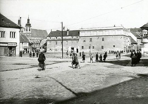 Trnava  namestie - miesto sucastnej Hlavnej posty.jpg